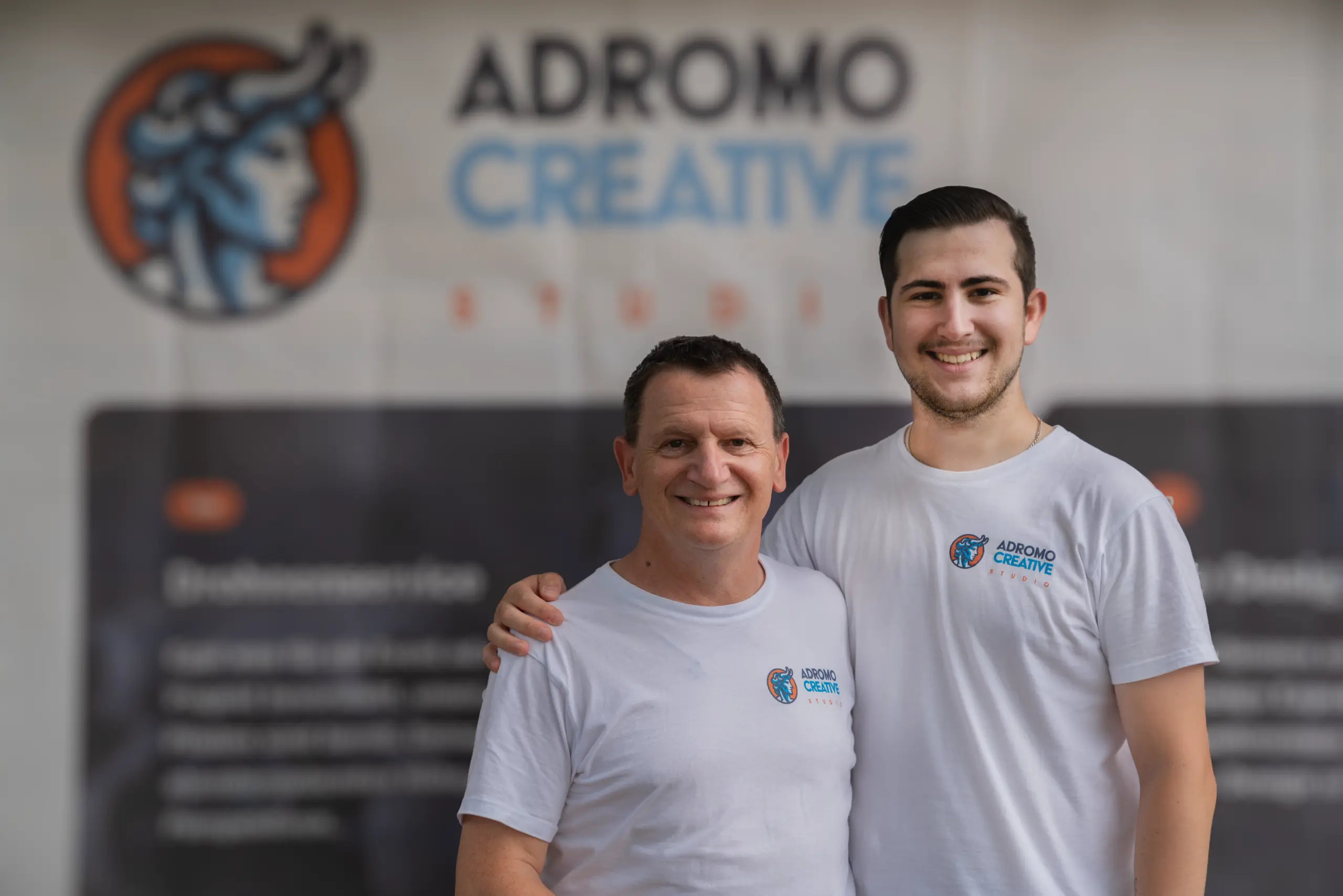 adromo creative studio gründer adrian righi CEO Raimondo Righi Webedesign KI Schulung Drohnenservice